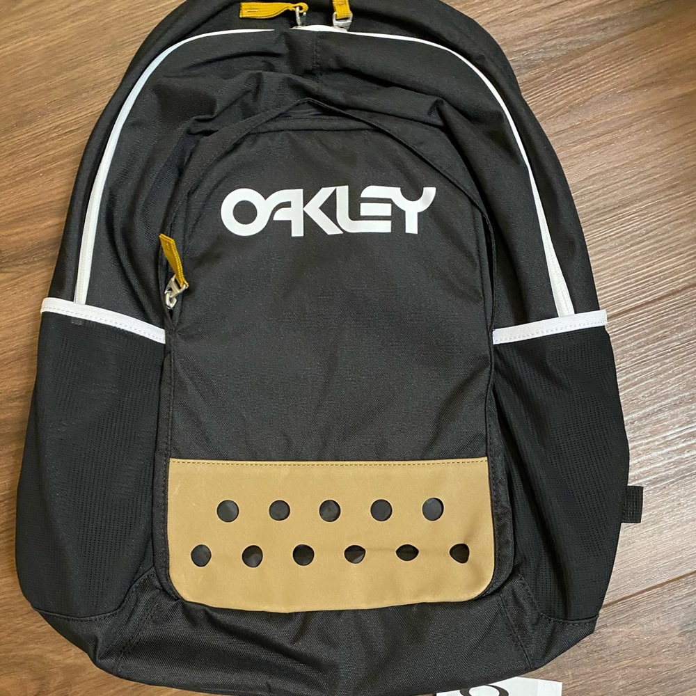 Oakley Pilot XL Backpack new with tags
